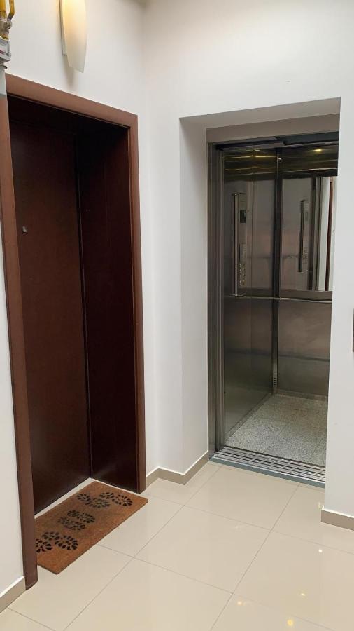 Centru Unirii Luxury VIP Apartment: Spacious 2-Room Stay with Heated Parking Bucharest Exterior photo